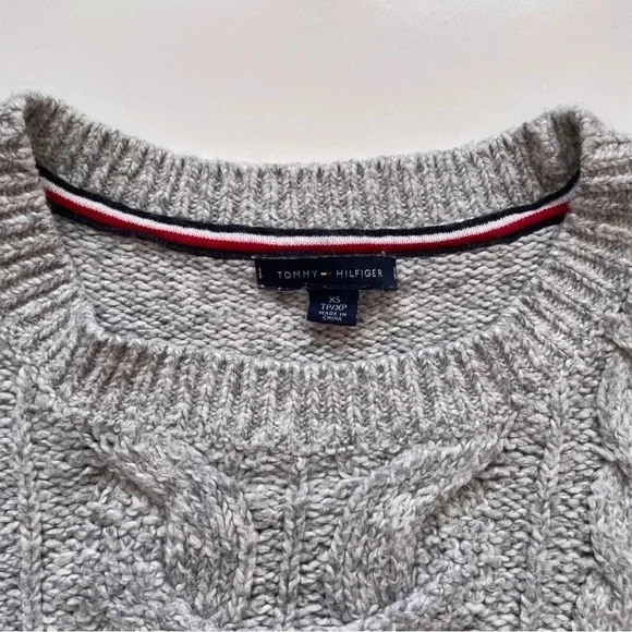Tommy Hilfiger Adaptive Women's Cable-Knit Sweater with Wide Neck Size XS - Picture 4 of 12